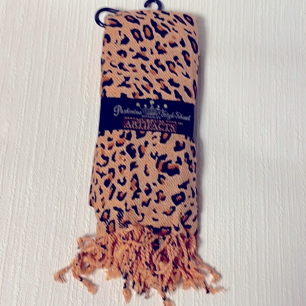 Museum Artifacts leopard print shawl 🐆